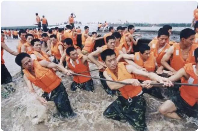 98年抗洪,中央決定最后關(guān)頭炸堤分洪,朱镕基:等等,我再加句話